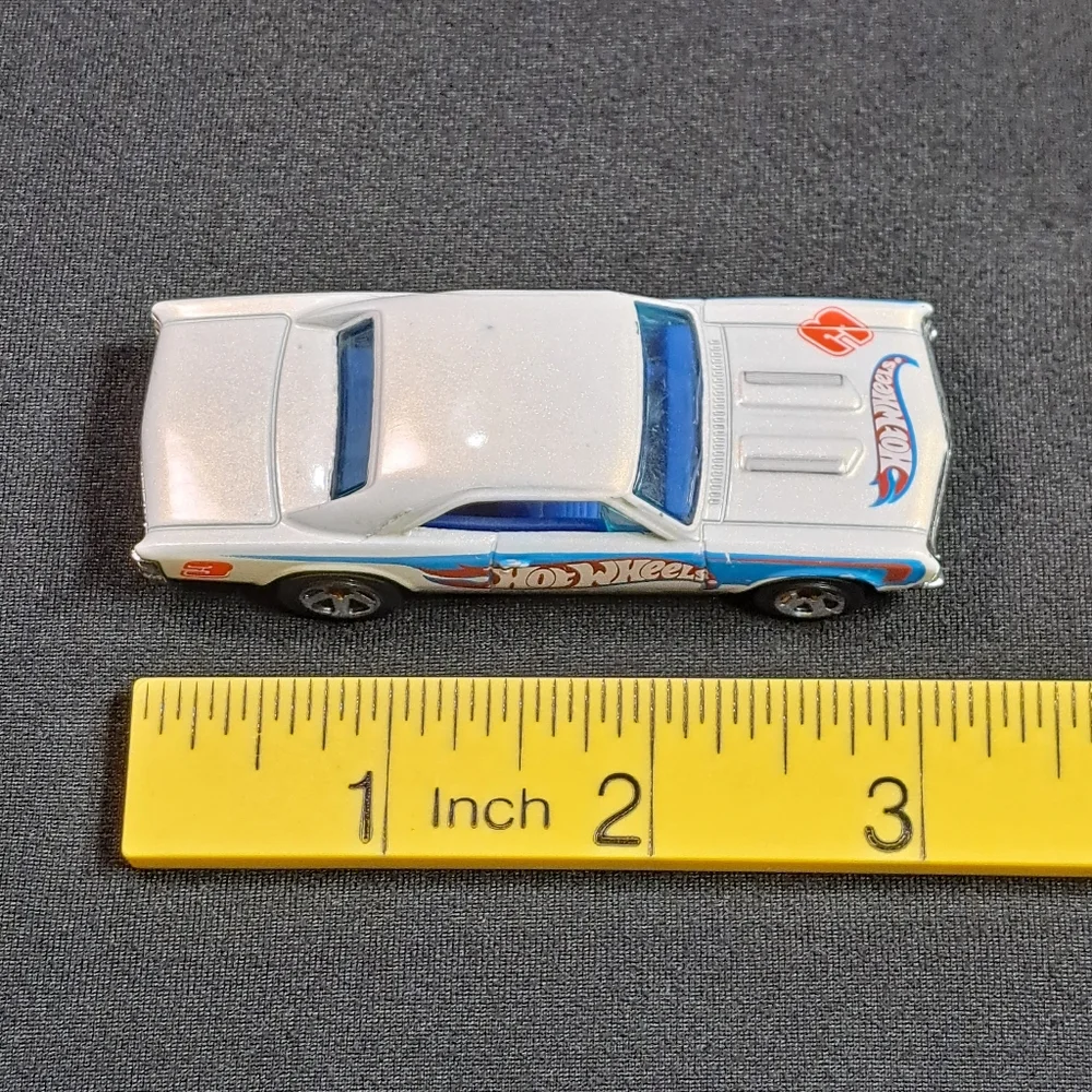 Hot Wheels‎ 67 White Chevelle SS 396 Racing Toy Car